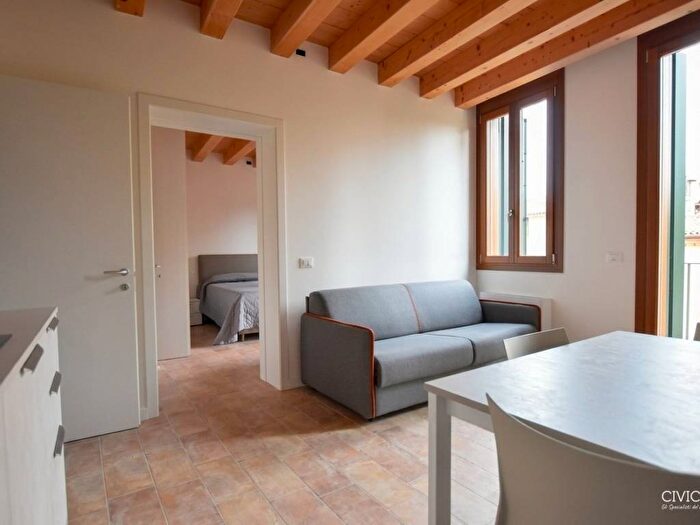 Appartamento quadrilocale in affitto in Via Savonarola, Savonarola Ponte Molino, Padova