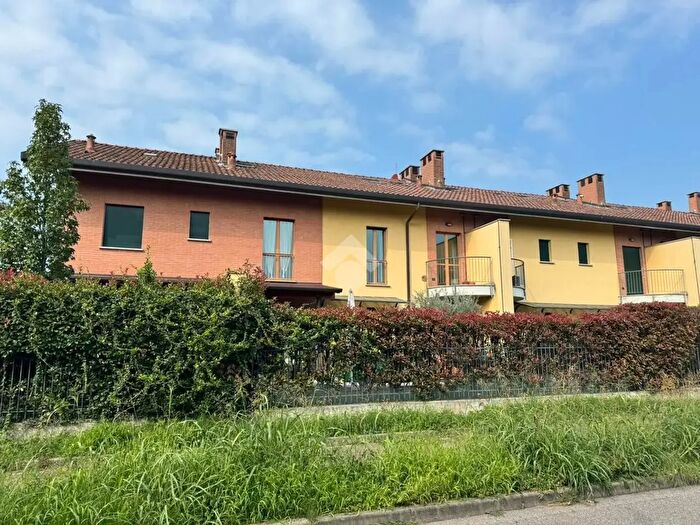 Appartamento quadrilocale in vendita in Via Resegone, Lomagna