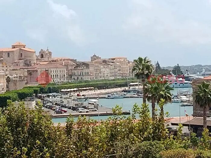 Appartamento con 5 locali in vendita in Corso Umberto, Siracusa
