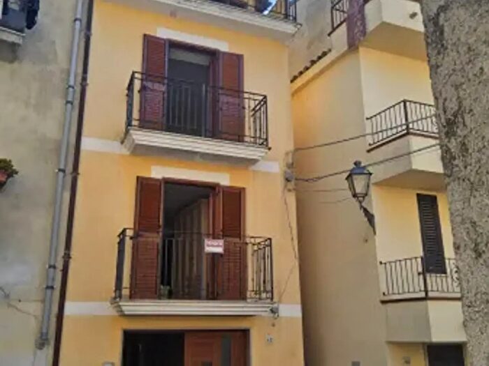 Casa quadrilocale in vendita in Via Cirillo, Mammola