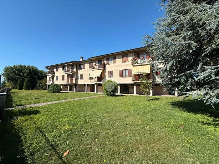 Appartamento trilocale in vendita in Via Tommasone, Pandino