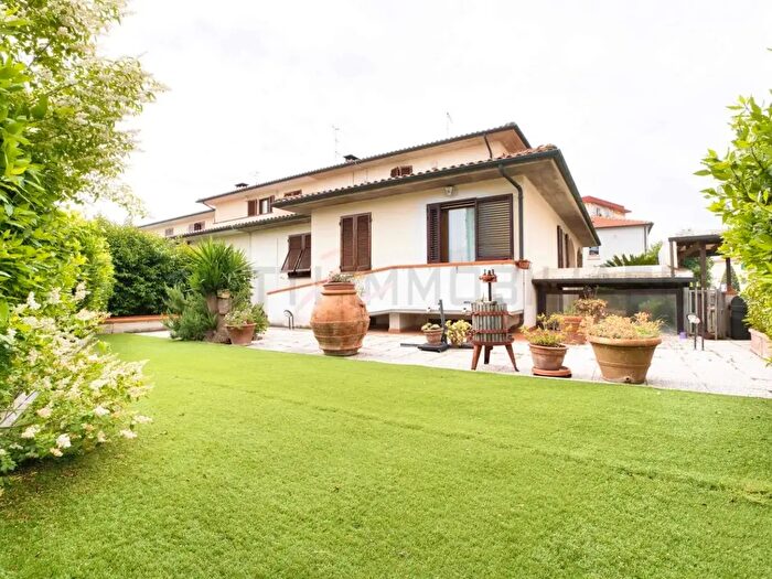 Casa con 6 locali in vendita in Campiglia Marittima