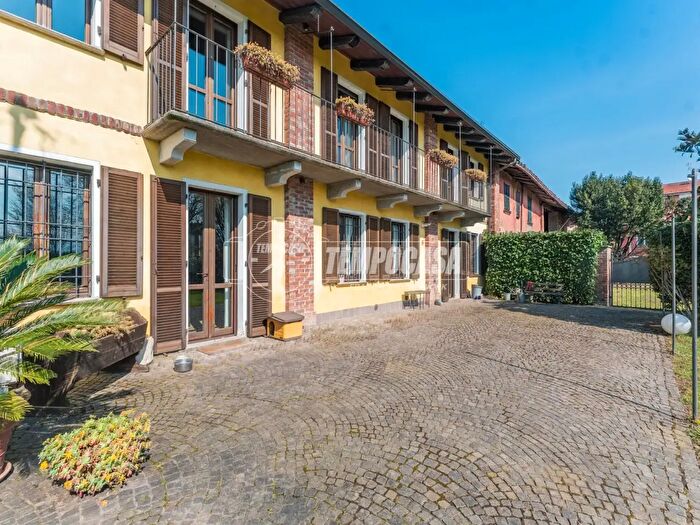 Casa quadrilocale in vendita in Via Verbano, Abbiategrasso