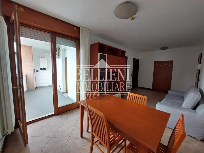 Appartamento trilocale in affitto in Viale Crispi, Vicenza