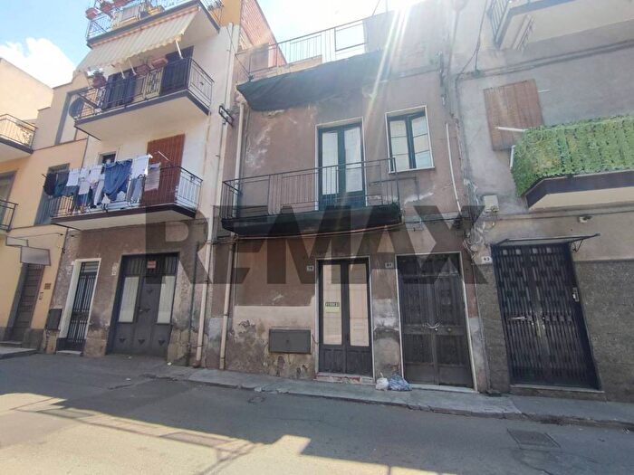 Casa con 6 locali in vendita in Paternò