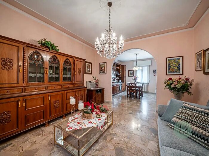 Casa con 8 locali in vendita in Via Sabbioni, Soliera