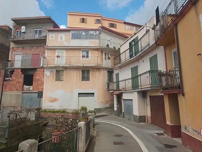 Appartamento con 20 locali in vendita in alì Superiore, Ali'