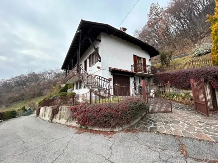 Casa quadrilocale in vendita in Via delle Ghiaie, Bianzano