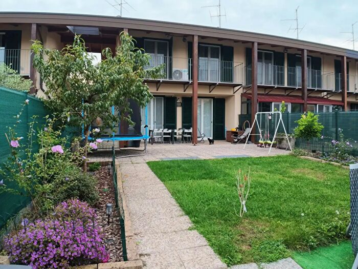 Casa quadrilocale in vendita in Via dei Tigli, Limido Comasco