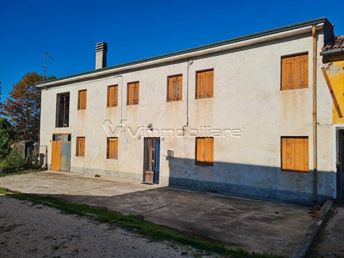 Casa con 8 locali in vendita in Via Cagnine di Sopra, Noventa Vicentina