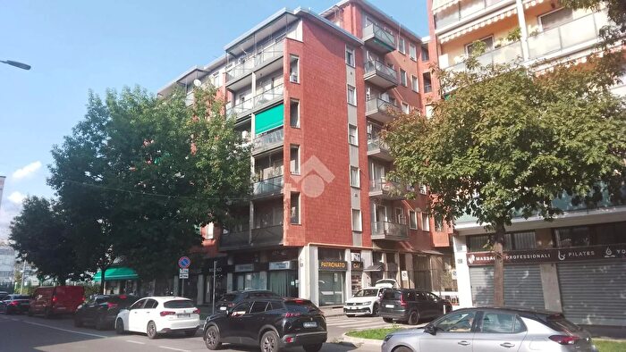 Appartamento trilocale in vendita in Via Ponte Nuovo, Milano
