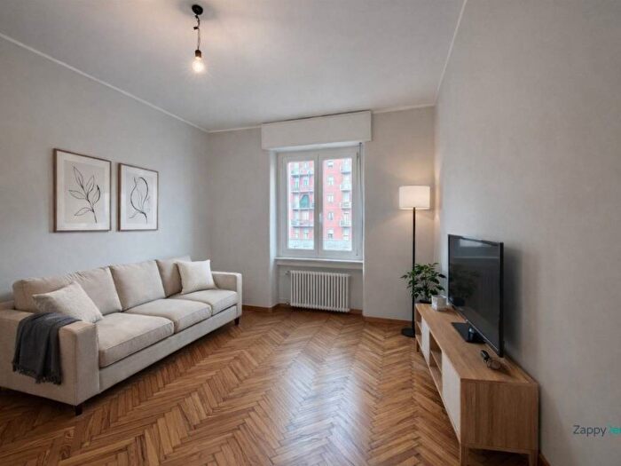 Appartamento trilocale in affitto in Viale Lucania, Corvetto, Milano