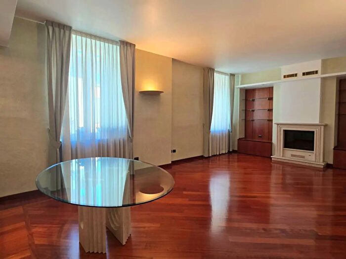 Appartamento trilocale in affitto in Via Broseta, Bergamo