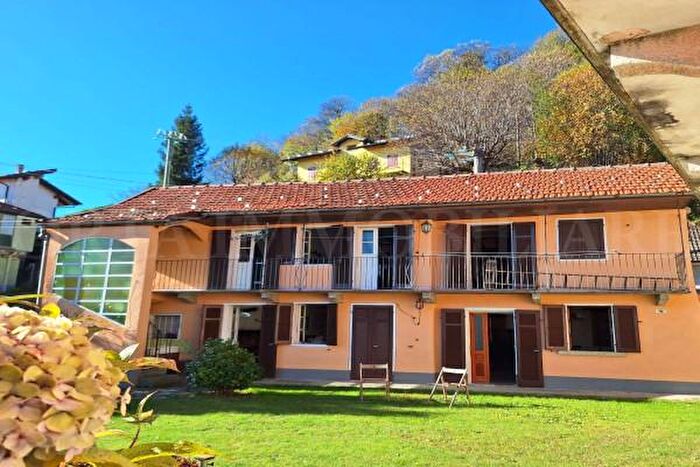 Casa con 6 locali in vendita in Via Silvestro Simonetta a, Quarna Sopra