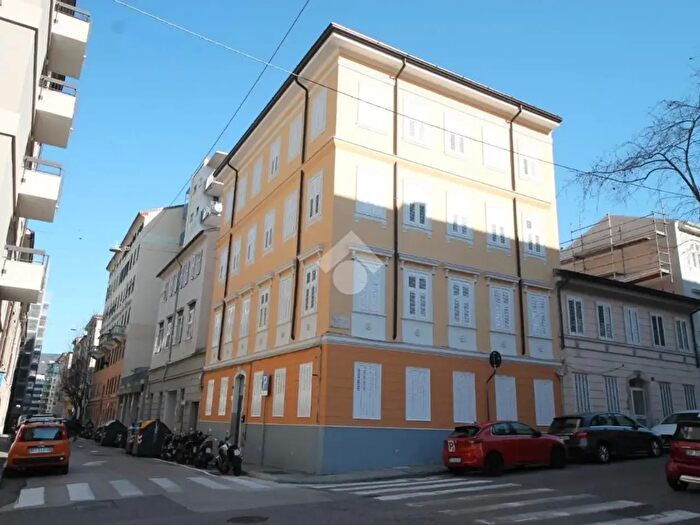 Appartamento trilocale in affitto in Via Casimiro Donadoni, Trieste