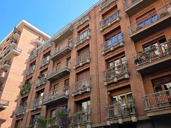 Appartamento con 6 locali in affitto in Via Tommaso Grossi, San Salvario Dante, Torino