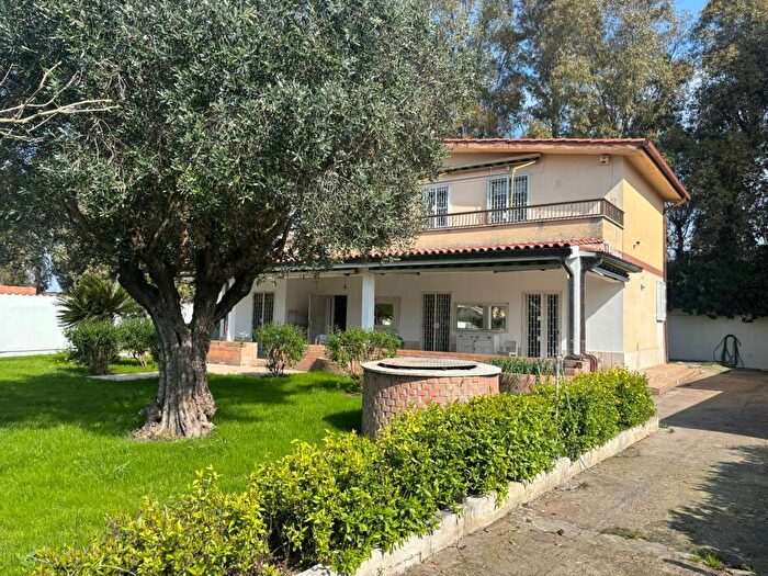 Casa con 6 locali in affitto in Via Giuseppe Botti, Dragona, Roma