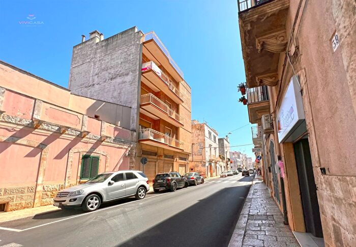 Appartamento con 5 locali in vendita in Via Vincenzo Leuzzi Castellana Grotte, Castellana Grotte