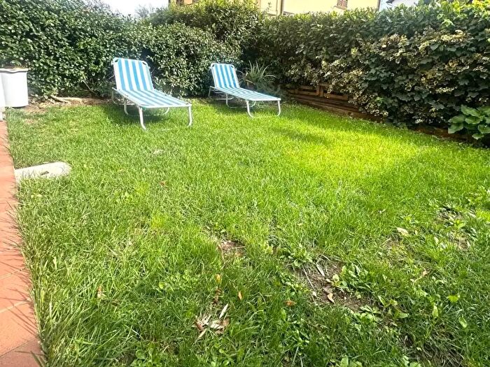 Casa con 5 locali in vendita in Campi Bisenzio