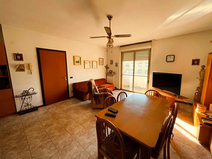 Appartamento con 5 locali in vendita in Via Rottigni, Casale Monferrato