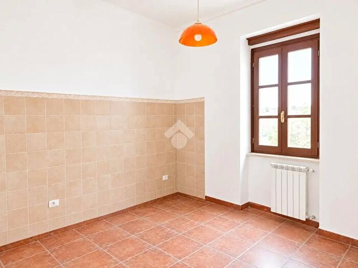 Appartamento trilocale in affitto in Via del Comune, Velletri