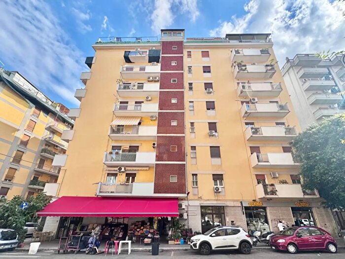 Appartamento trilocale in vendita in Via Eugenio l'Emiro, Palermo