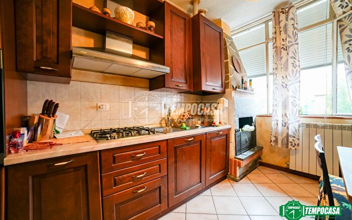 Appartamento trilocale in vendita in Via Monte Leone, Arona