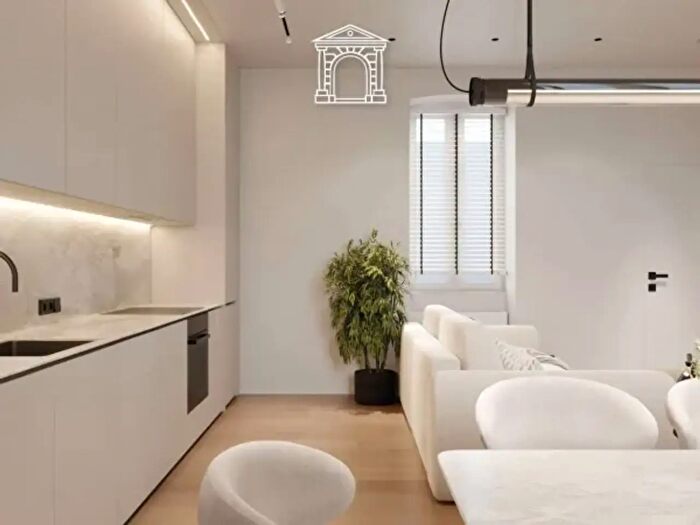 Appartamento trilocale in vendita in Via Colombo, Trieste