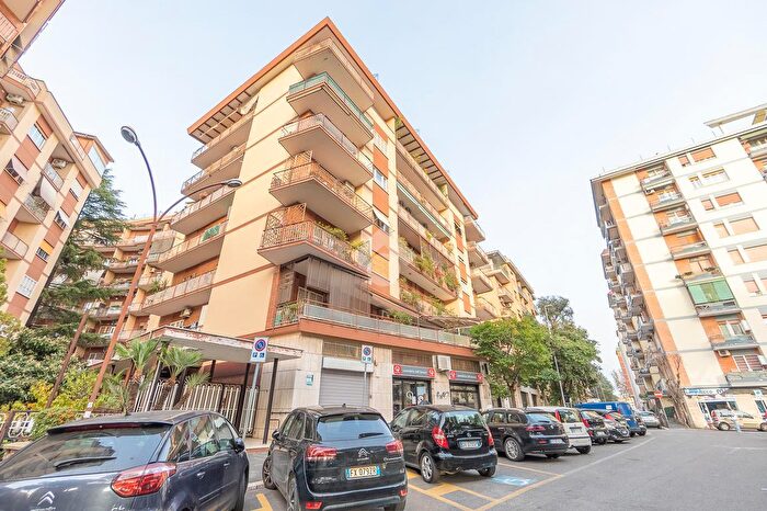 Appartamento trilocale in vendita in Via Mario Chiri, Roma