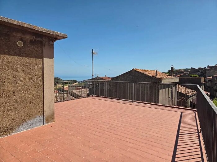 Casa con 10 locali in vendita in Via Vittorio Emanuele III, Basico