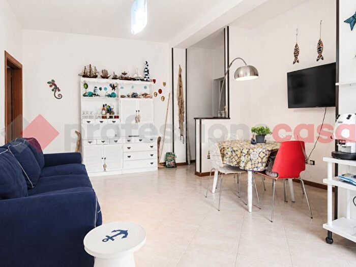Appartamento trilocale in affitto in Via Messina, Gaeta