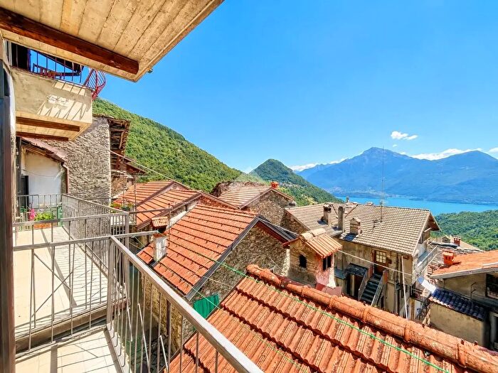 Appartamento trilocale in vendita in Via ai Monti, Dosso Del Liro