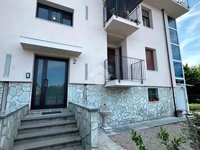 Appartamento quadrilocale in affitto in Via Barbaresco, Alba
