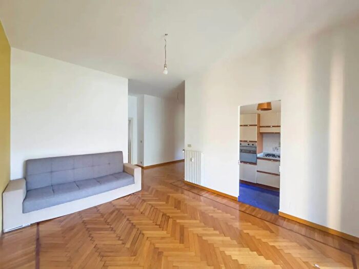 Appartamento trilocale in vendita in Via Fratelli Carle, Torino