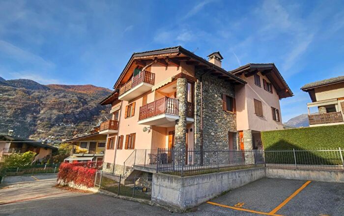 Appartamento trilocale in vendita in Frazione Cretaz, Gressan