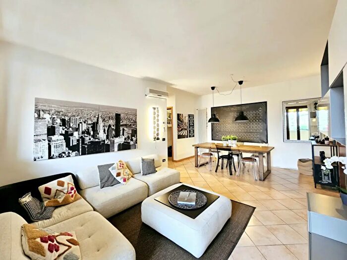 Appartamento trilocale in vendita in Via Santa Lucia, SantElena