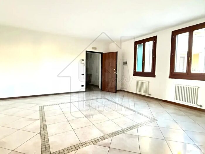 Appartamento quadrilocale in vendita in Via Principe Umberto, Este