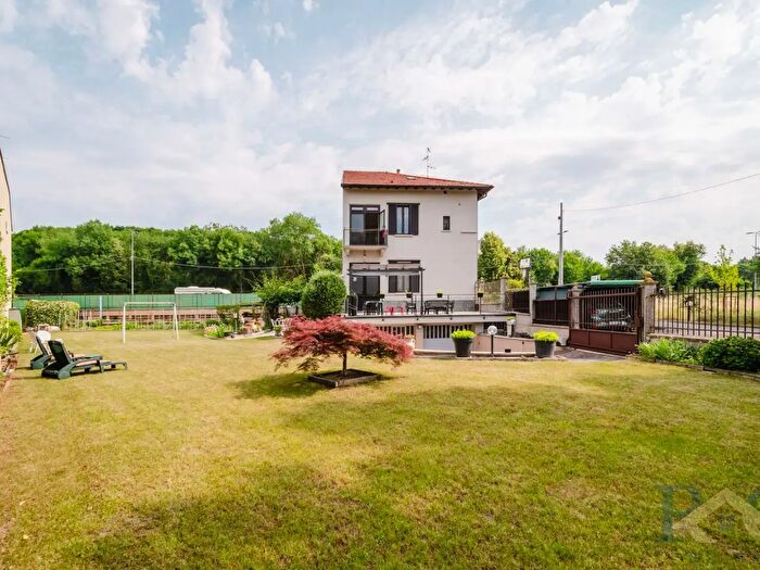 Appartamento con 5 locali in vendita in Via Novara, Milano