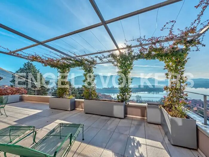 Casa con 6 locali in vendita in Via Belvedere, Civate