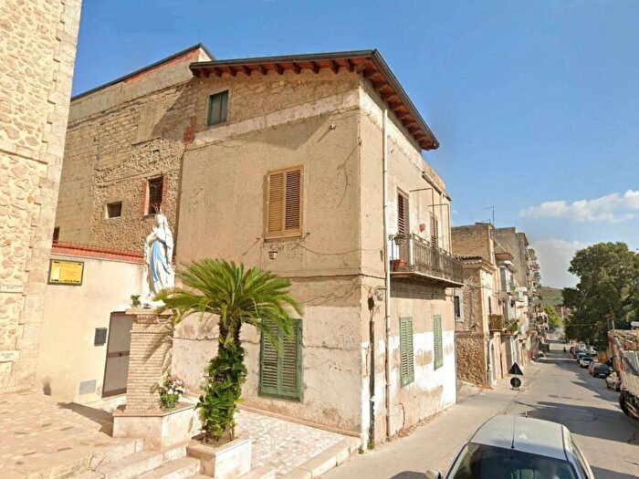 Casa con 6 locali in affitto in Via Silvio Pellico, Canicattì