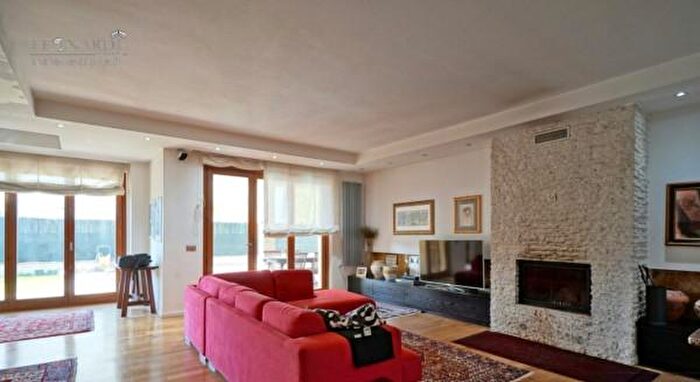 Casa con 6 locali in vendita in Umbertide