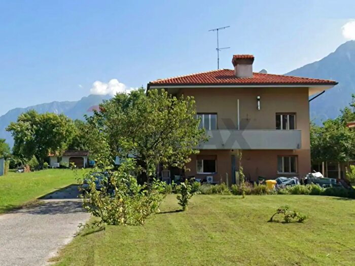 Casa con 9 locali in vendita in Via Pineta, Osoppo