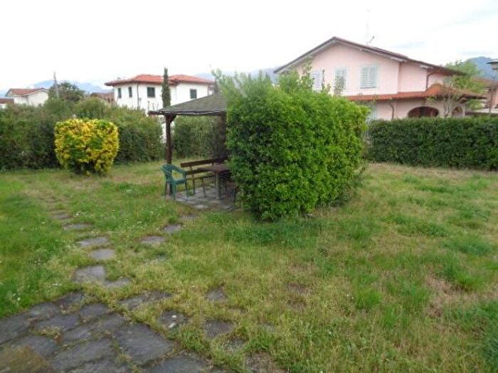 Appartamento con 6 locali in affitto in Forte Dei Marmi