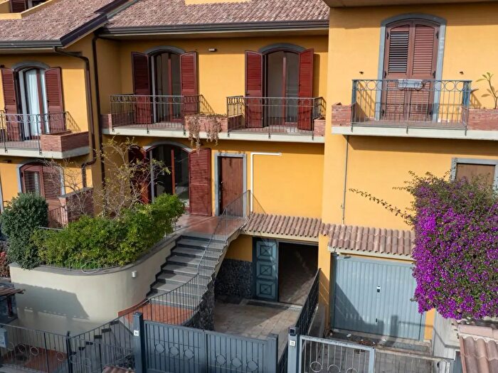 Casa con 6 locali in vendita in Via Raffaello Sanzio, San Gregorio Di Catania