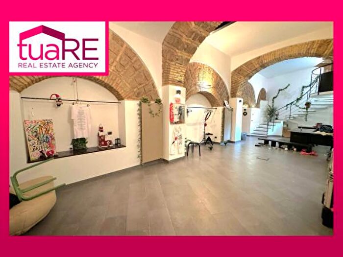 Appartamento con 5 locali in vendita in Via Goffredo Mameli, Roma