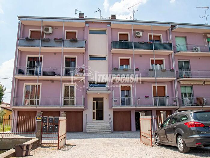 Appartamento trilocale in vendita in Via Gramsci, Cento