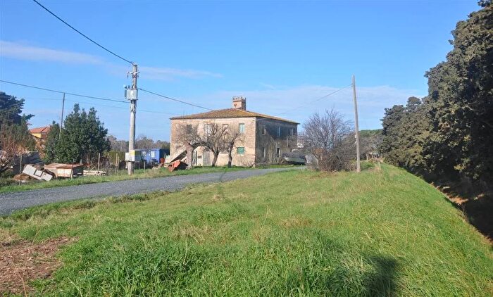 Casa con 14 locali in vendita in Rosignano Marittimo