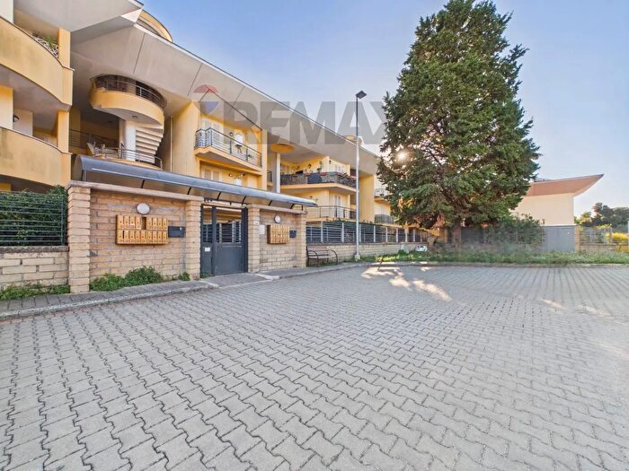 Appartamento trilocale in vendita in Via della Cappella, Formello