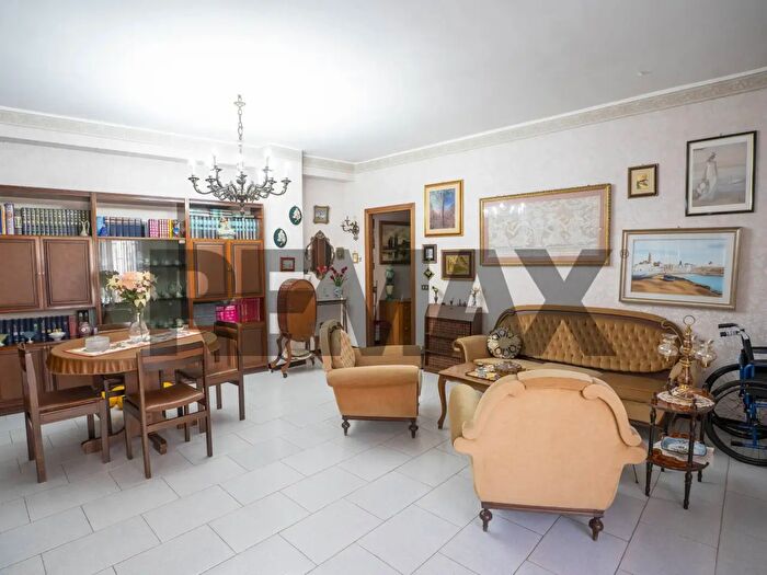 Casa con 6 locali in vendita in Via Calvario, Mascalucia