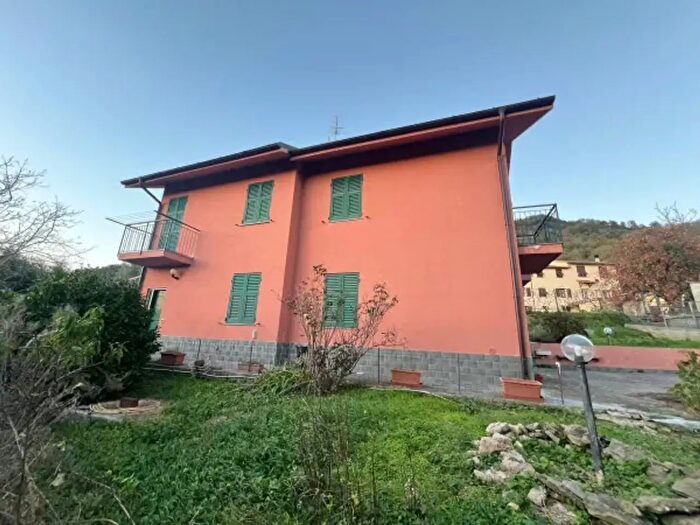 Casa quadrilocale in affitto in Frazione Ognio, Neirone